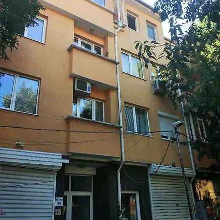 Flat Momena דירה